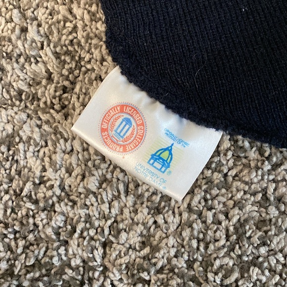 Notre Dame hat and scarf bundle - Picture 4 of 7